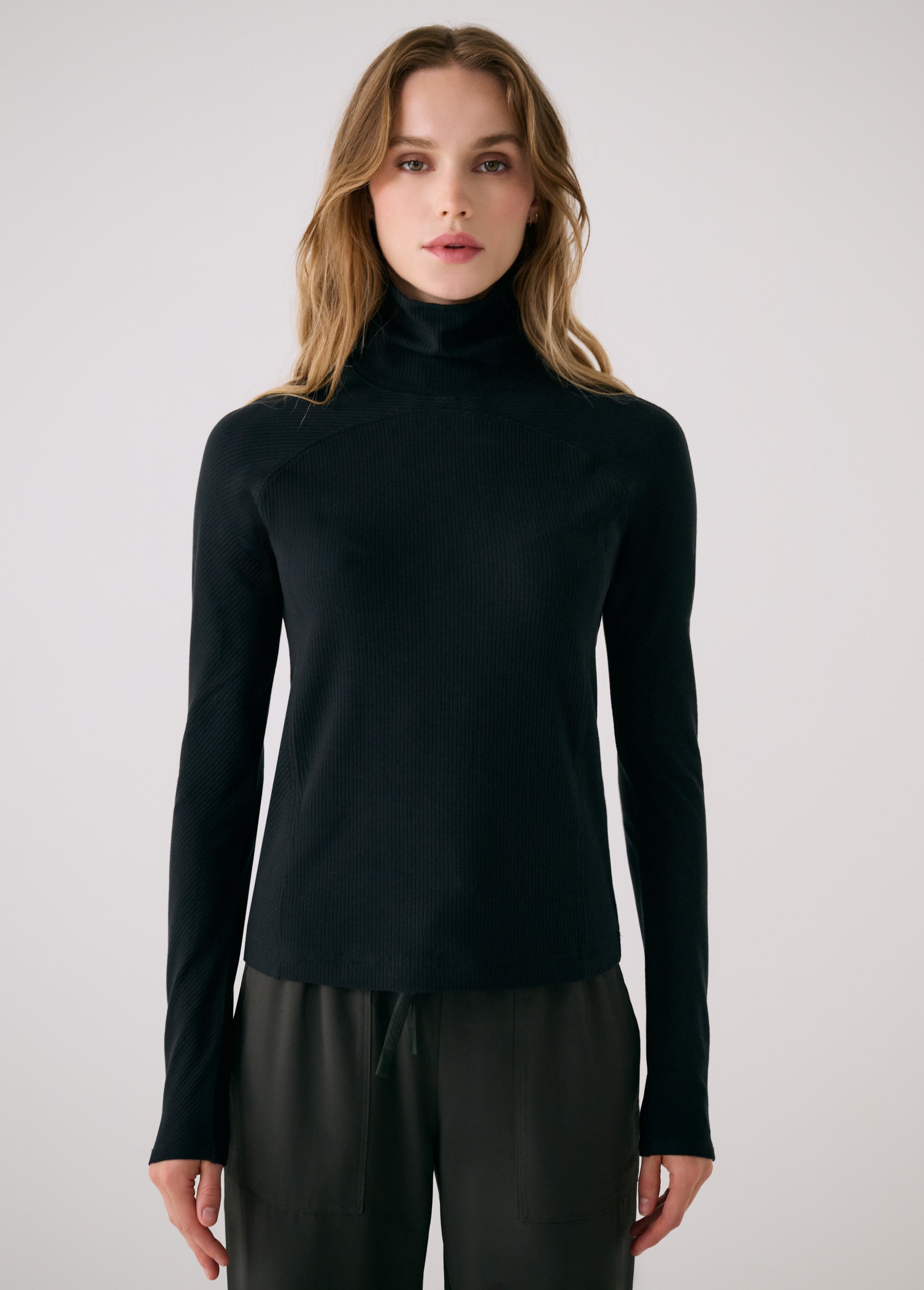 Traverse Turtleneck